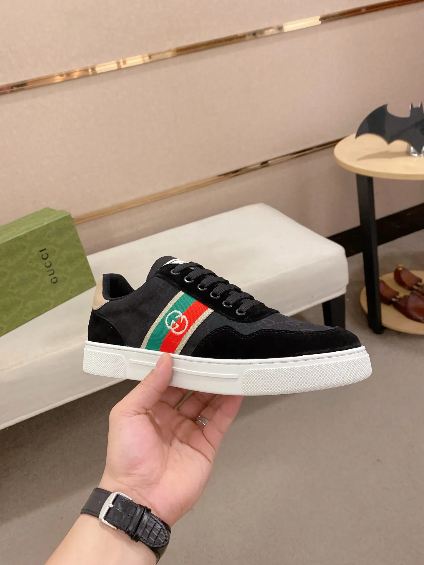 Men's clothing and shoes💰:440💰 (GUCCI) The latest model from the official website 🎁🎁Casual and fashionable men's shoes👟, hot style 💥The version is simple and elegant, exclusive for trendy men. Unique official website latest brand elements 👑Gucci original decoration, fashionable and generous, the fabric is original cowhide ✅sheepskin lining, the official website specifies wear-resistant casual outsole, the classic model is taken in kind at the counter🎬38-44 (45 is not returned or exchanged)